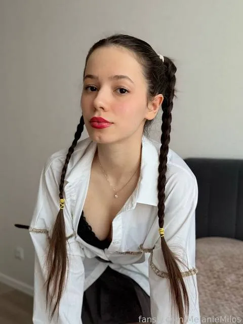 @MelanieMilos