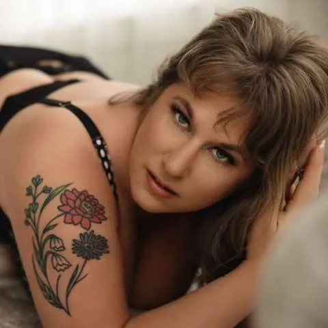 @MelNextDoor