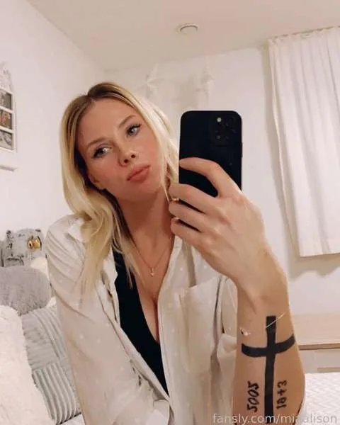 @miaalison