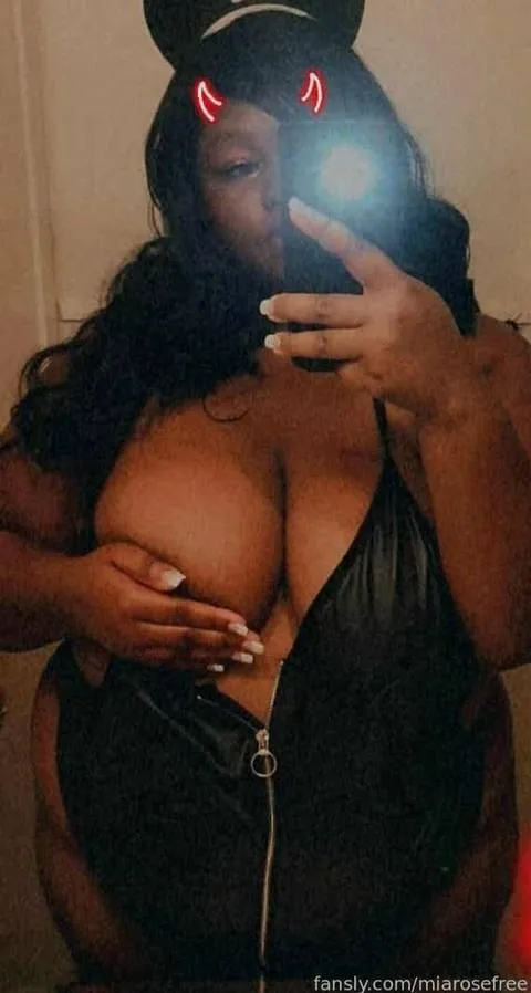@miarosefree