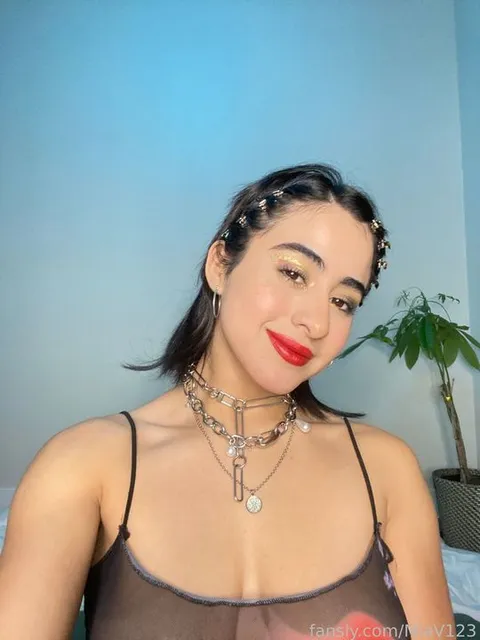 @MiaV123