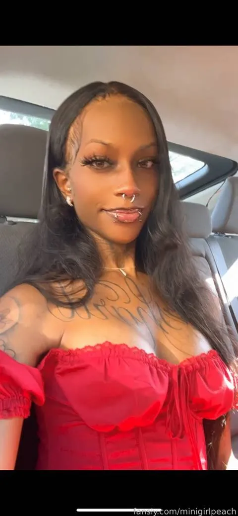 @minigirlpeach