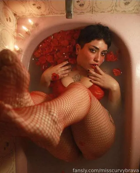 @misscurvybrava