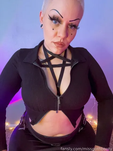 @missgothbooty