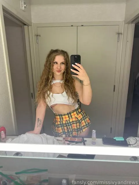 @missivyandrews