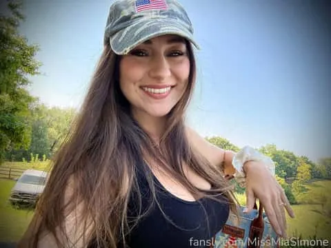 @MissMiaSimone