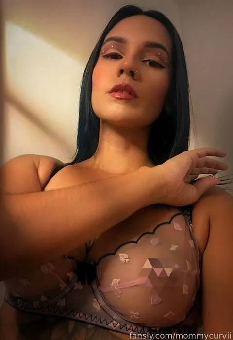 @mommycurvii