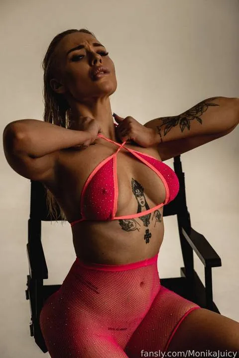 @MonikaJuicy