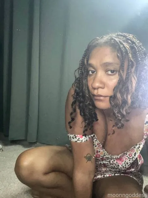 @moonngoddess