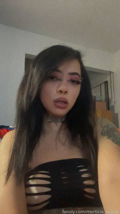 @morticia_widow