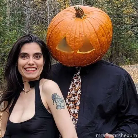 @mrandmrshexum