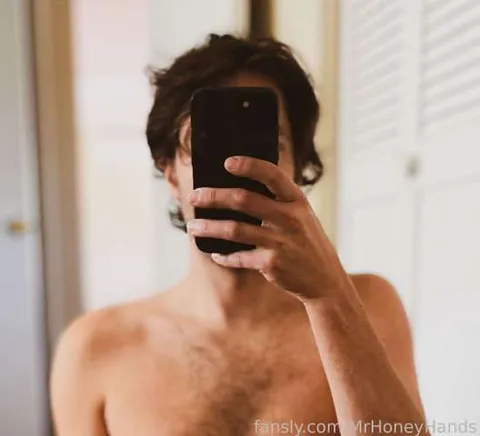 @MrHoneyHands