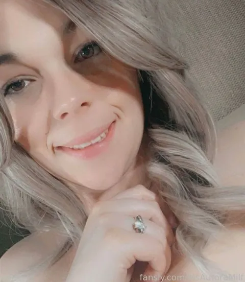 @MsAuroraMilf