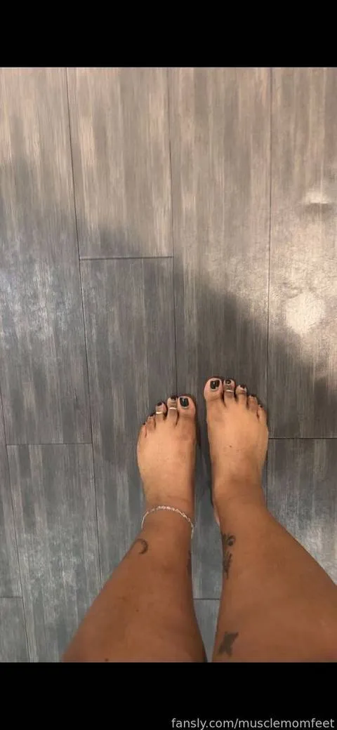 @musclemomfeet