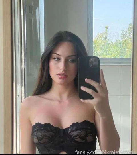 @Mxrnievictoria
