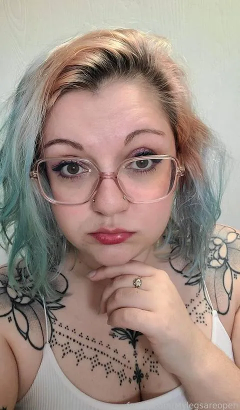 @Mylegsareopen