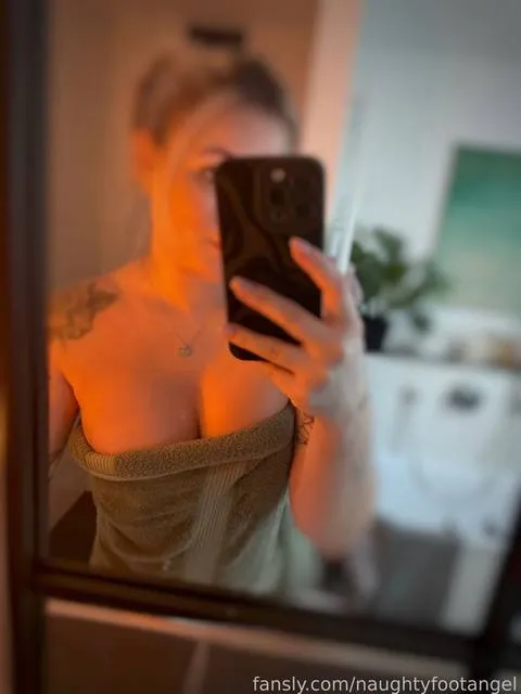 @naughtyfootangel