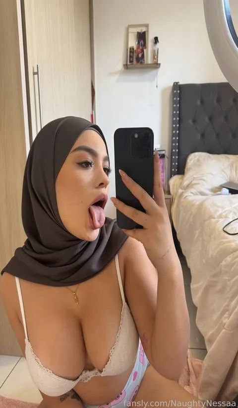 @NaughtyNessaa