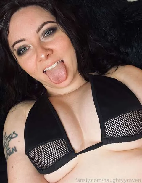 @naughtyyraven
