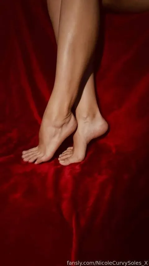 @NicoleCurvySoles_X