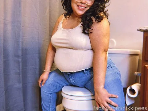 @nikkipees