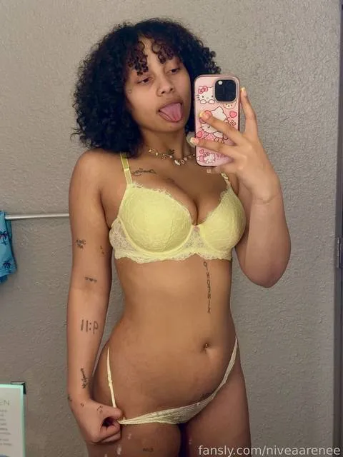 @niveaarenee