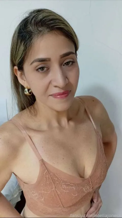 @noeliajoness