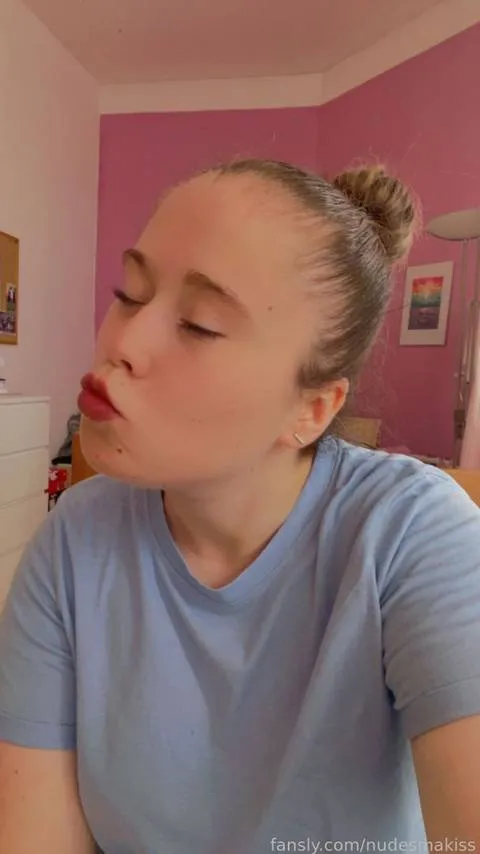 @nudesmakiss