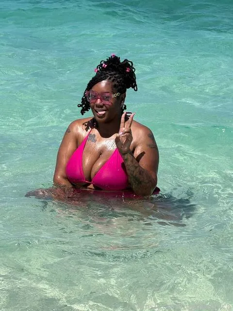 @nut4monica
