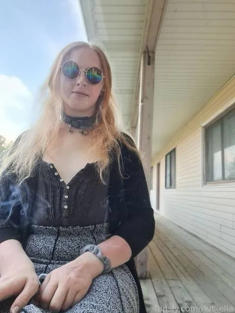 @nut_ella