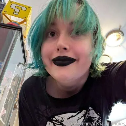 @nyaagirlfingies
