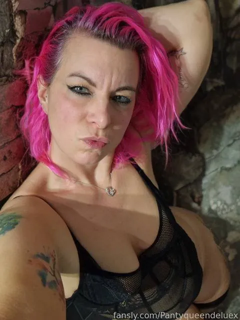 @Pantyqueendeluex