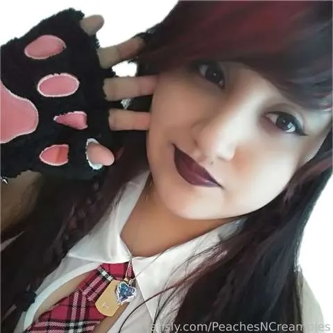 @PeachesNCreampies