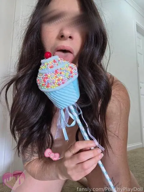 @PeachyPlayDoll