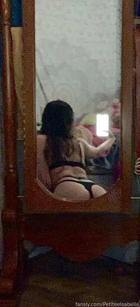 @PetiteeIsabella