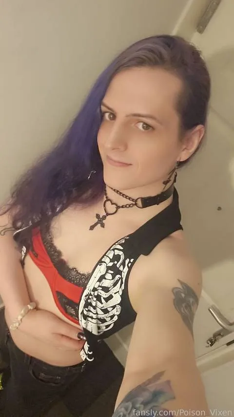 @Poison_Vixen
