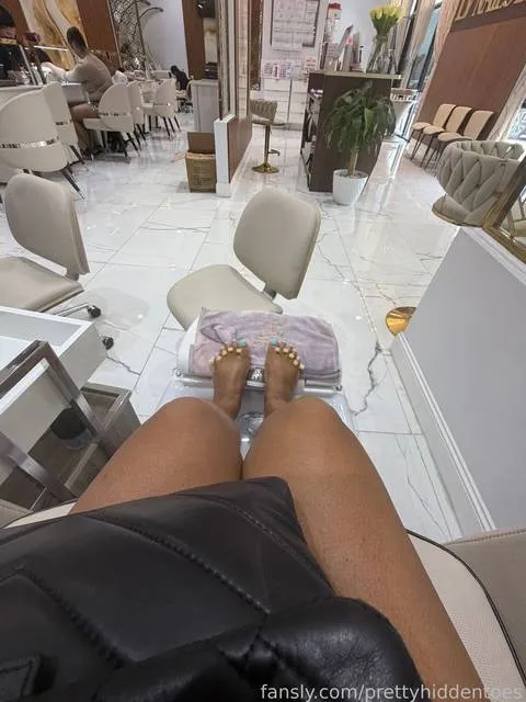 @prettyhiddentoes