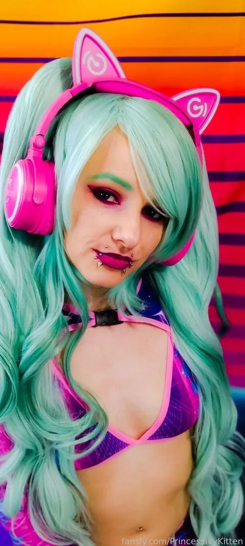 @PrincessIvyKitten