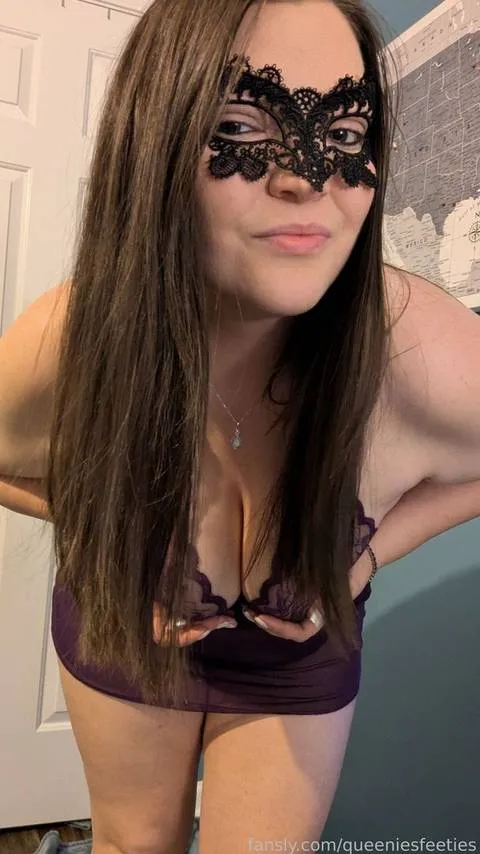 @queeniesfeeties