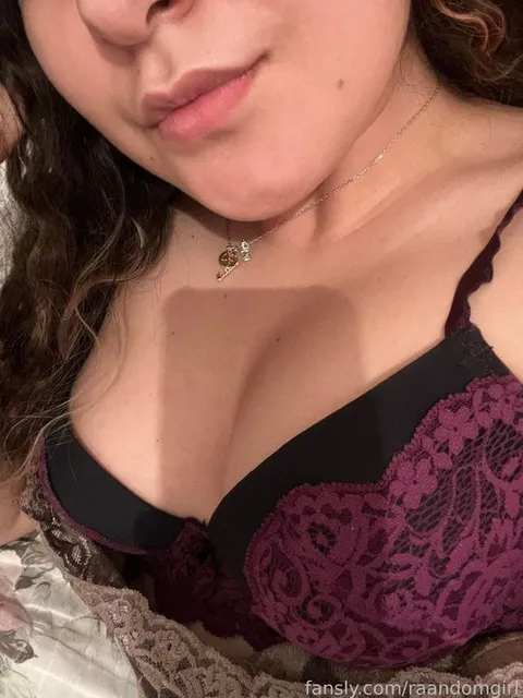 @raandomgirl
