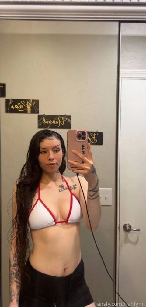 @riahlynn