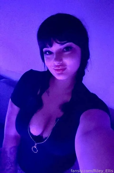 @Riley_Ellis