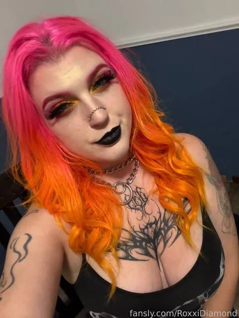 @RoxxiDiamond