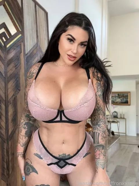 @saffronxxrose