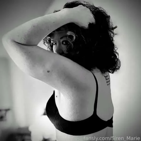 @Siren_Marie