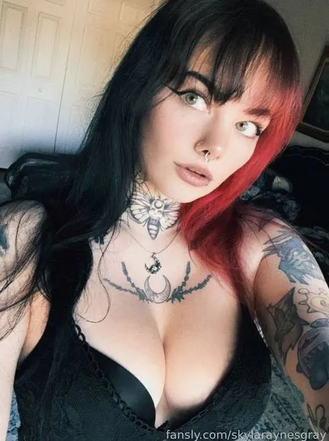 @skylaraynesgray