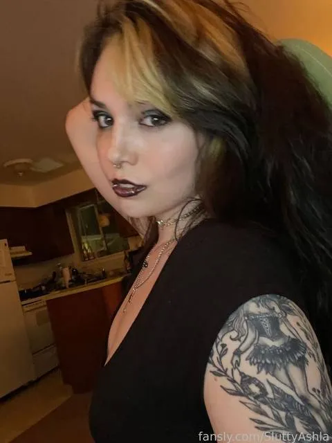 @SluttyAshla