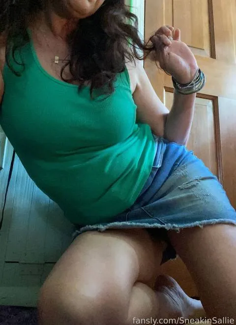 @SneakinSallie