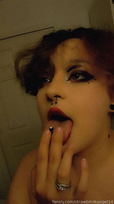 @strawbmilkangel14