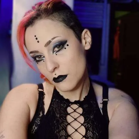 @succcubina